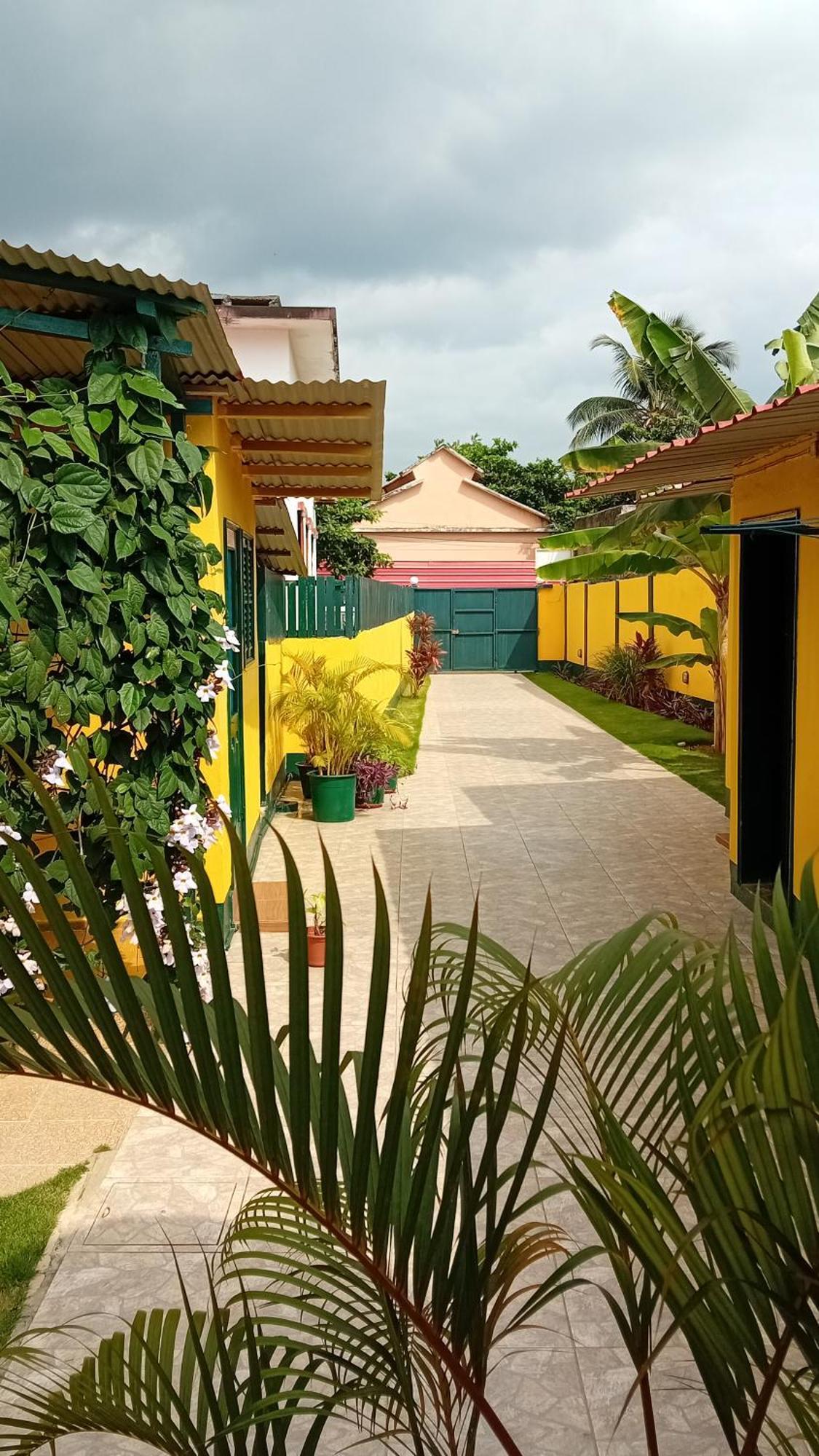Bed and Breakfast Residencialdes à Sao Tome Extérieur photo